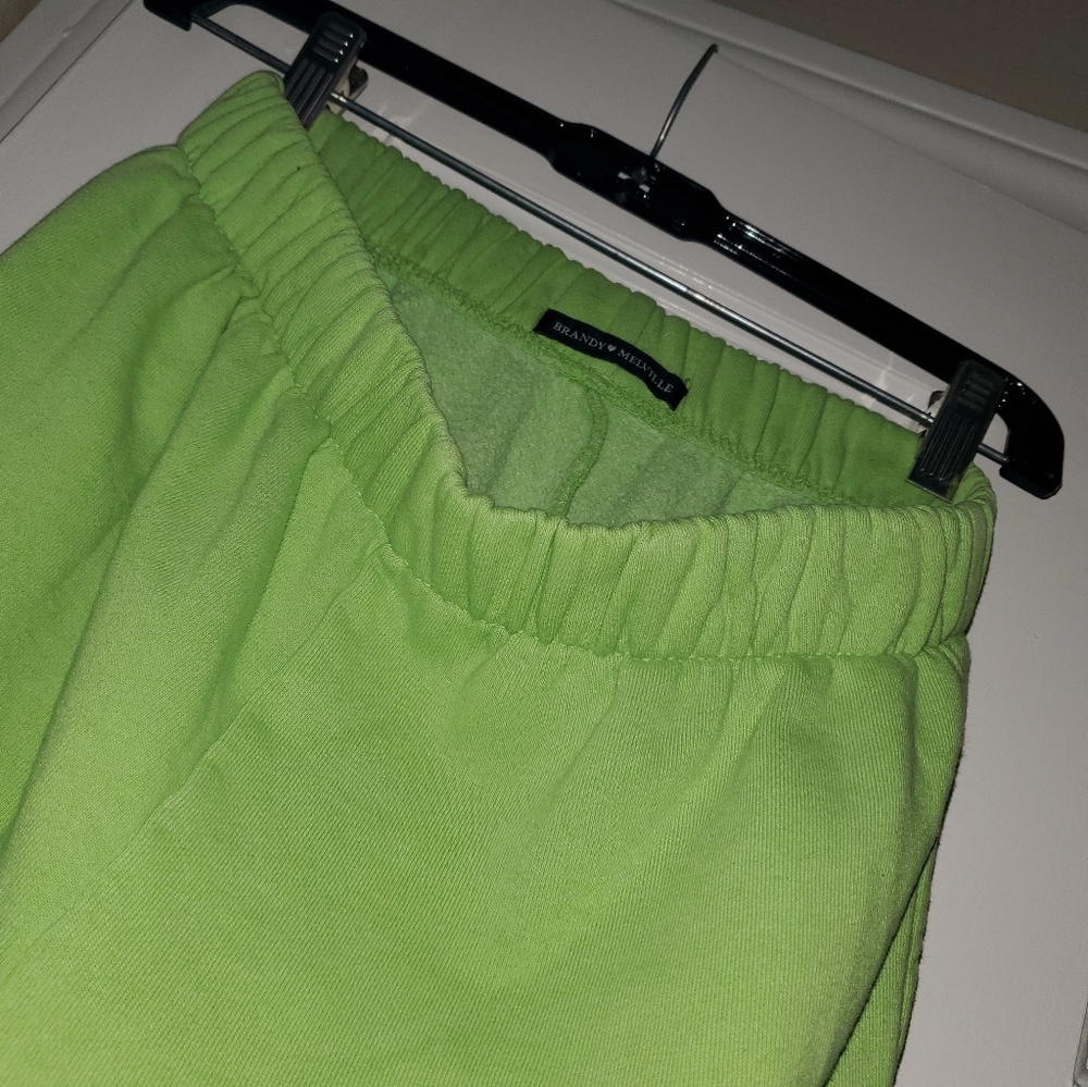 💚BRANDY MELVILLE ROSA SWEATS💚